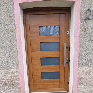 Haustür in Golden Oak