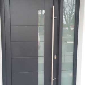 Haustür mit Seitenteil und Stoßgriff 1,60 m