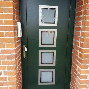 Haustür in Tannengrün